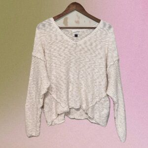Universal Thread Cream V-Neck Knit Sweater